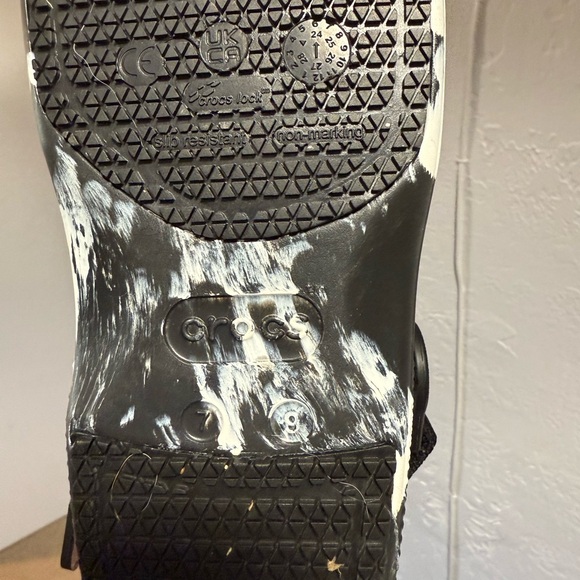 Slip resistant crocs - Picture 3 of 3